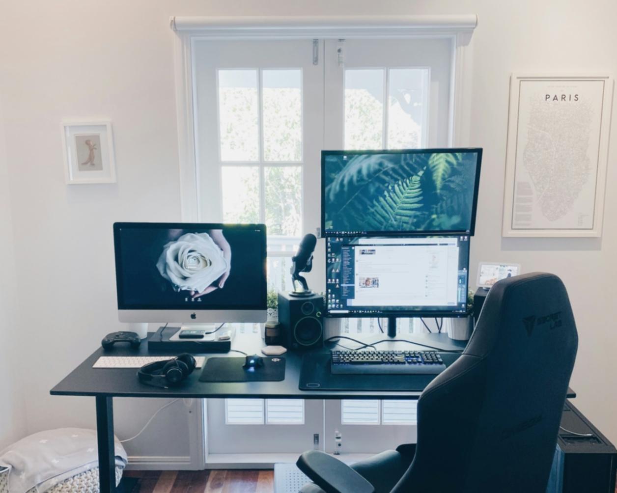 Financial planning workspace with documents, calculator, and analysis tools